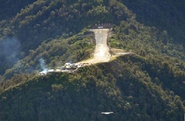 Tewas di Puncak Cartenz, Pendaki Asal Kebon Jeruk Dievakuasi Pakai Helikopter