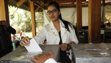 Kahiyang Ayu dan Pacar Makan Siang di Restoran Cepat Saji di Bogor