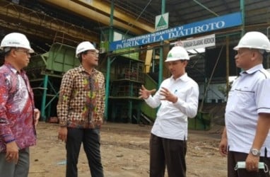 PTPN XI & Pertamina Salurkan Modal Kerja Petani Tebu Rp110 Miliar