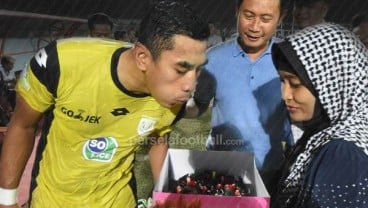 Kiper Choirul Huda Meninggal Usai Bela Persela. Dada Kiri Cidera Tertabrak Pemain Lain