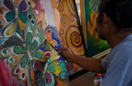 Seniman Tasikmalaya Kembangkan Lukisan Bordir
