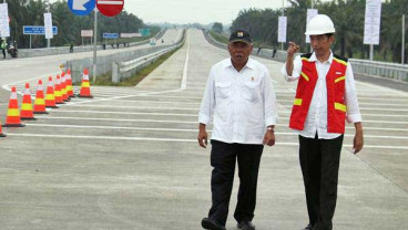 Tiga Tahun Berjalan,  Presiden Jokowi Resmikan 300 KM Jalan Tol