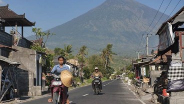 KESEJAHTERAAN BURUH 2018 : Pengusaha di Bali  Minta Upah Tak Naik  