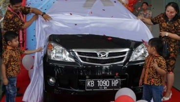 Daihatsu Serahkan 8 Unit Mobil Rekondisi di Kalbar