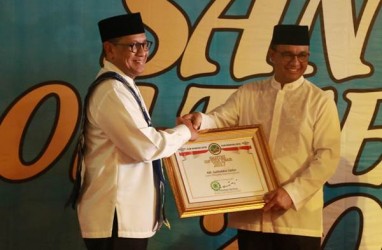 HARI SANTRI NASIONAL: Alm. KH Saifuddin Zuhri, Mantan Menag Era Bung Karno Dianugerahi Penghargaan