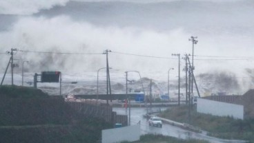 Topan Lan Picu Banjir & Longsor di Jepang, Puluhan Ribu Orang Dievakuasi