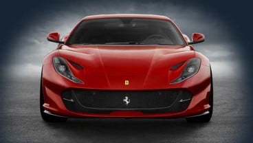 Mobil Tercepat Ferrari 812 Superfast Siap Mengaspal di Indonesia