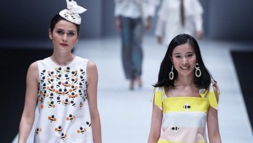 Koleksi Lebah Gloria Agatha di Jakarta Fashion Week 2018