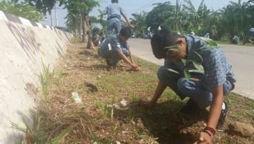 AKSI LINGKUNGAN: Siswa SMA 14 Semarang Tanam 1000 Pohon