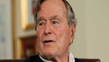 Mantan Presiden George Bush Minta Maaf karena Meraba Aktris