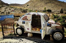 Hotel Terkecil di Yordania Ini Hanya Sebuah Mobil VW Beetle