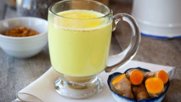 12 Manfaat Mengonsumsi Susu Kunyit Setiap Hari