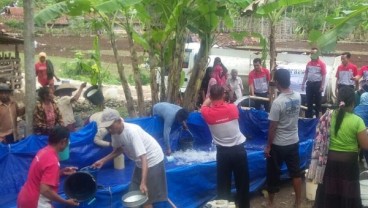 JNE Menyalurkan Bantuan Air Bersih di Wilayah Kekeringan Wonogiri