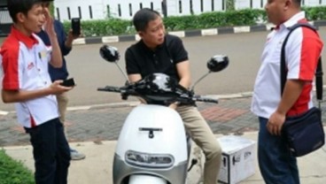 Ignasius Jonan Beli Sepeda Motor Listrik, Untuk Apa? 