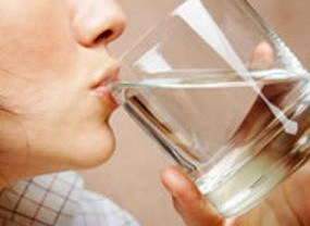 10 Manfaat Tak Terduga Minum Air Hangat