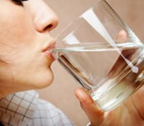 10 Manfaat Tak Terduga Minum Air Hangat