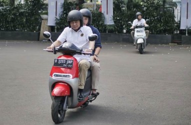 Jonan Dukung Penjualan Sepeda Motor Listrik Viar
