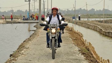 CATATAN HARIAN JOKOWI: Naik Motor Trail, dan Cerita Tentang Petani