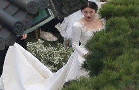 Christian Dior Desain Khusus Busana Pengantin Song Hye-kyo dan Song Joong-ki 