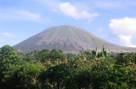 Aktivitas Gunung Lokon di Sulawesi Utara Meningkat…