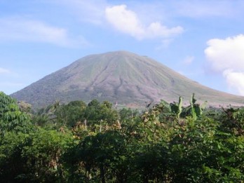 Aktivitas Gunung Lokon di Sulawesi Utara Meningkat