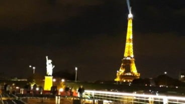 WISATA KAPAL PESIAR: Indahnya Menara Eiffel di Malam Hari