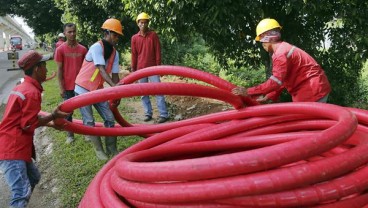 TRANSMISI LISTRIK : PLN Bangun Saluran Curug—Cikupa