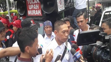 Buruh Tuntut Anies-Sandi Segera Revisi UMP DKI 2018