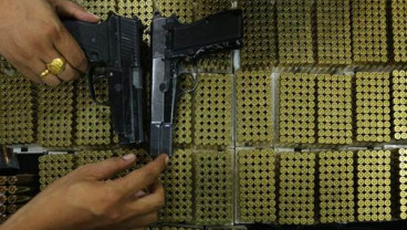 Dokter Bunuh Istri: dr. H Rogoh Kocek Rp45 Juta untuk Beli Dua Pistol