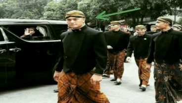 Paspampres Ganteng Ini Curi Perhatian di Pernikahan Kahiyang Jokowi