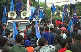 Protes Soal Upah, FSPMI Geruduk Kantor Disnaker Kab. Cirebon