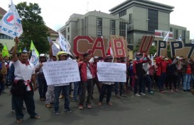 Ribuan Buruh Demo di Kota Semarang Tolak Upah Murah