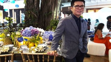 Desainer Sebastian Gunawan  Luncurkan Tableware Blue Moon