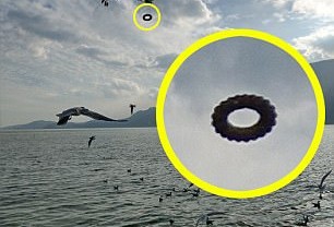 Pengusaha Ini Mengklaim Memotret UFO Berbentuk Donat