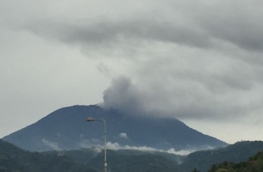 Gunung Agung Meletus, Ketinggian Asap Capai 700 Meter