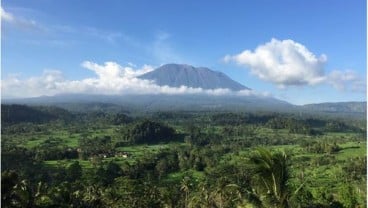 GUNUNG AGUNG MELETUS: Masyarakat Bali Bersikap Tenang. Ini Sebabnya