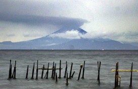 Gunung Agung Keluarkan Asap Tebal, Pariwisata Bali Masih Normal