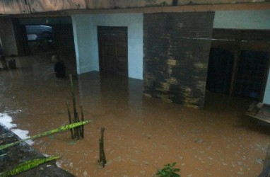 Tanggul Sungai Bringin Mangkang Wetan Semarang Jebol