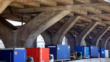 ANGKUTAN PELABUHAN PRIOK  : Digitalisasi Angkutan Barang Meluncur Awal 2018