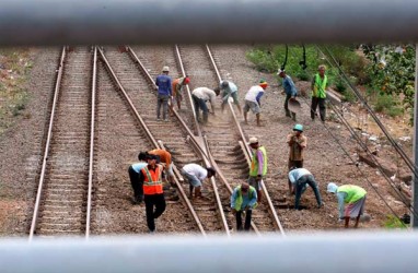 LONGSOR 8 TITIK: Kereta Jalur Selatan Dialihkan Lewat Cirebon