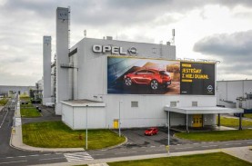 Peugeot Rakit Mesin di Pabrik Opel