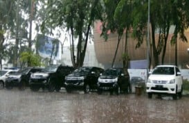 Hujan Deras Mendadak Turun Usai Bobby-Kahiyang Jalani Prosesi Adat Mandailing