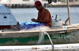 Ratusan Nelayan Probolinggo Terima Bantuan Konverter Kit