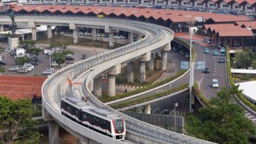 CUACA PENERBANGAN 27 NOVEMBER, Guntur dan Hujan di Soekarno-Hatta