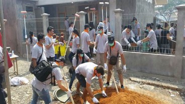 Hari Guru, Home Credit Perbaiki Sekolah di Ujung Kulon