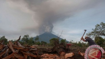 PVMBG Amati 2 Lubang Asap di Gunung Agung