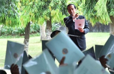 Jokowi : Penyerahan Sertifikat Tanah Warga Harus Secepatnya 
