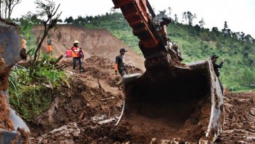 Jalur Ponorogo Menuju Pacitan Lumpuh Total Akibat Tanah Longsor