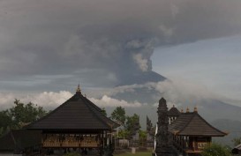 Erupsi Gunung Agung, Presiden Jokowi Minta Masyarakat Tetap Tenang & Ikuti Arahan Petugas