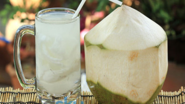 9 Alasan Mengapa Anda Harus Minum Air Kelapa Secara Rutin
